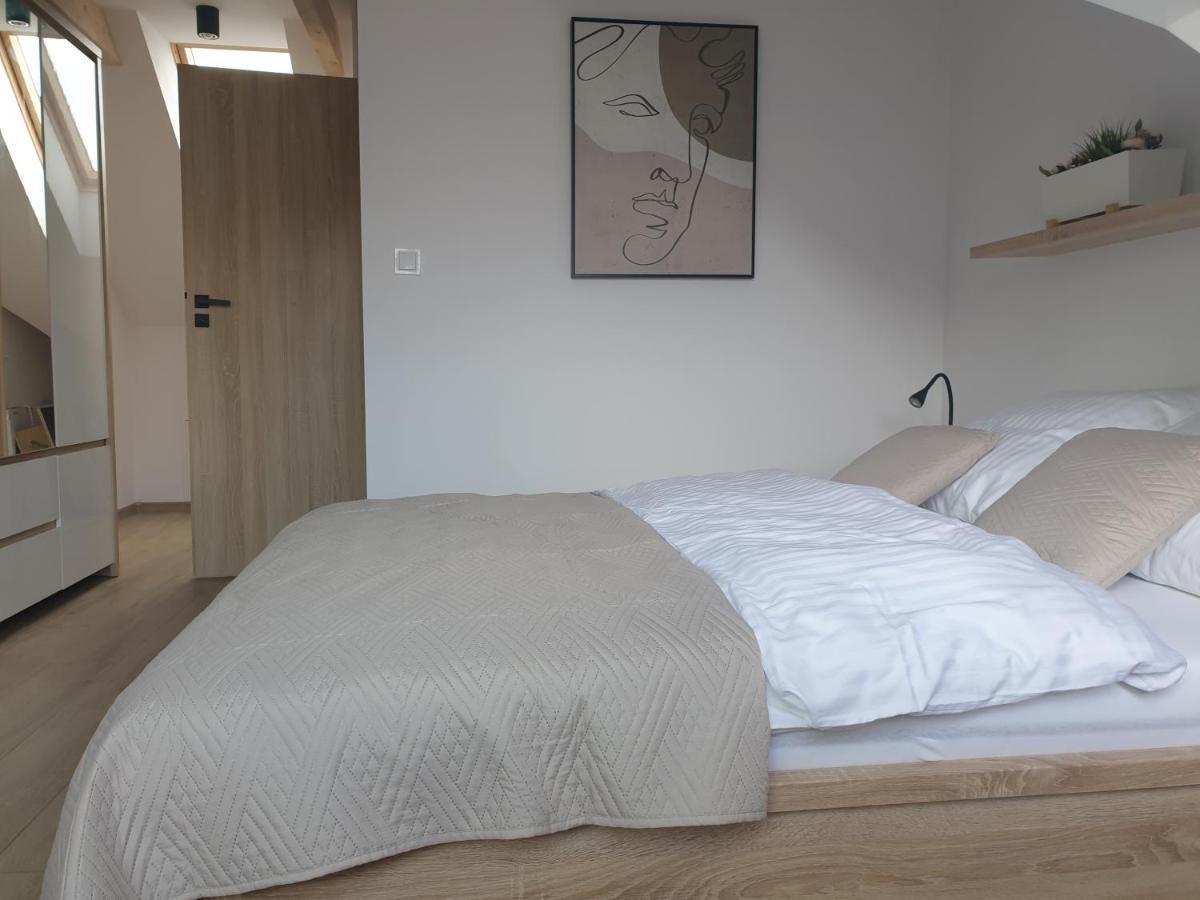 Near The Airport- Apartments Cracovie Extérieur photo